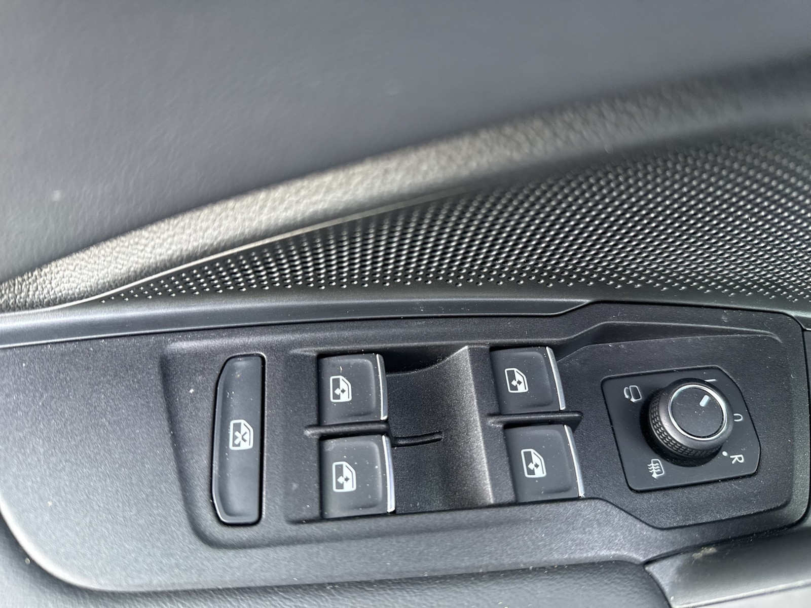 Volkswagen Tiguan 1.5 HYBRID ELEGANCE AHK 360°CAM ACC LM18