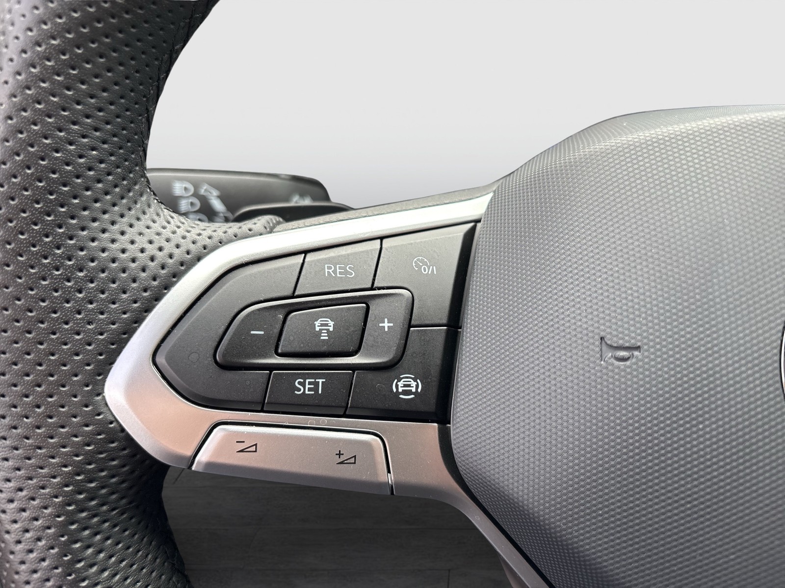 Volkswagen T-Roc 2.0 R-LINE NAVI SITZHEIZUNG ALU LED ACC