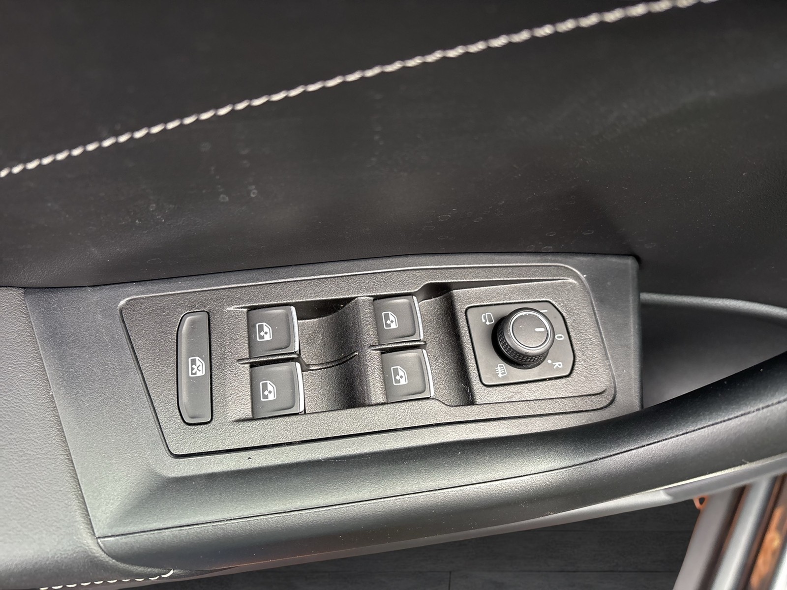 Volkswagen T-Roc 2.0 R-LINE NAVI SITZHEIZUNG ALU LED ACC