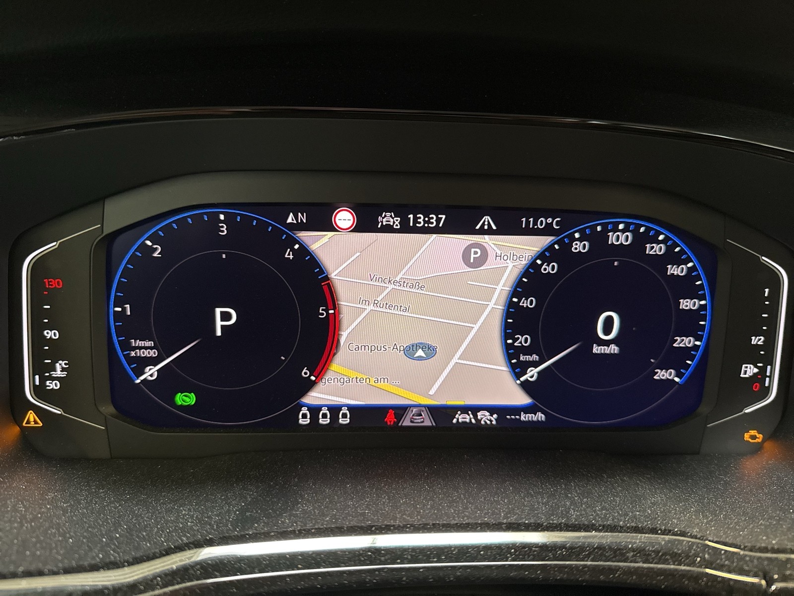 Volkswagen Touran 2.0 HIGHLINE AHK ACC LM17 NAVI CARPLAY