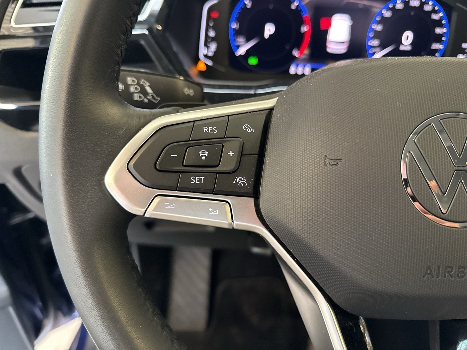 Volkswagen Touran 2.0 HIGHLINE AHK ACC LM17 NAVI CARPLAY