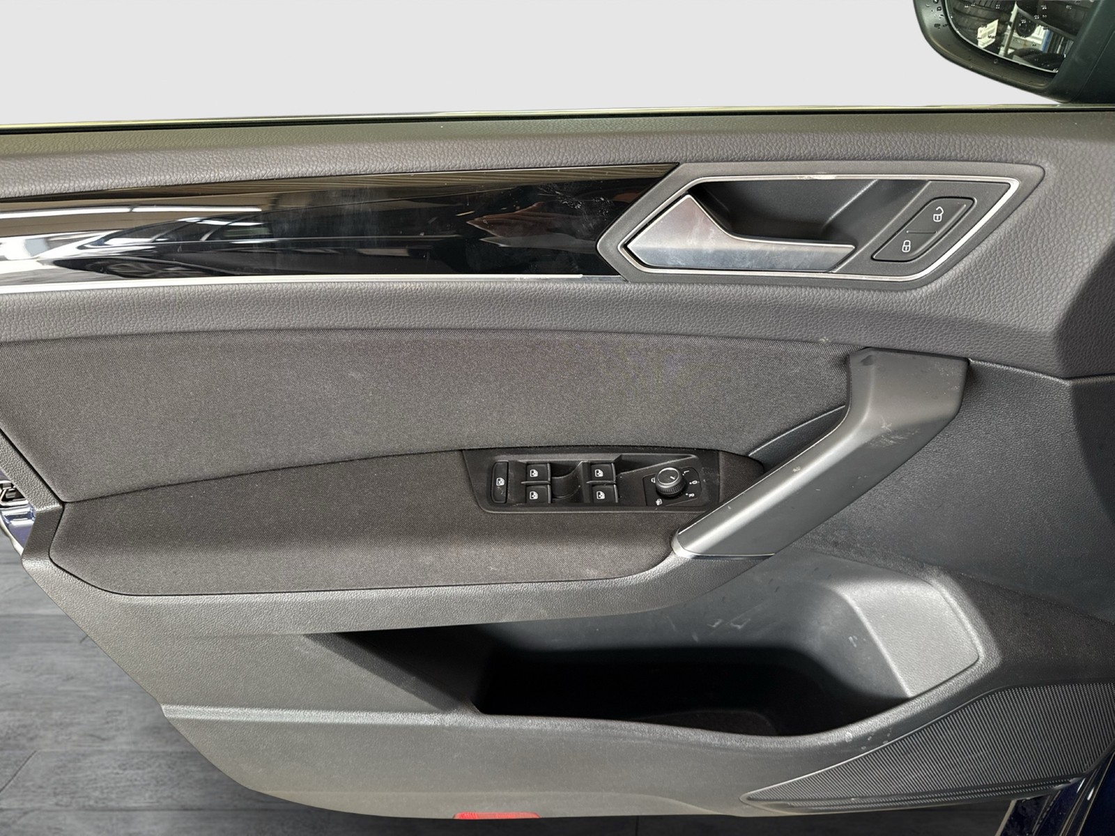 Volkswagen Touran 2.0 HIGHLINE AHK ACC LM17 NAVI CARPLAY