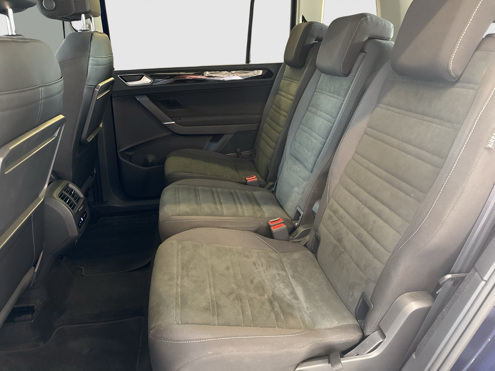 Volkswagen Touran 2.0 HIGHLINE AHK ACC LM17 NAVI CARPLAY