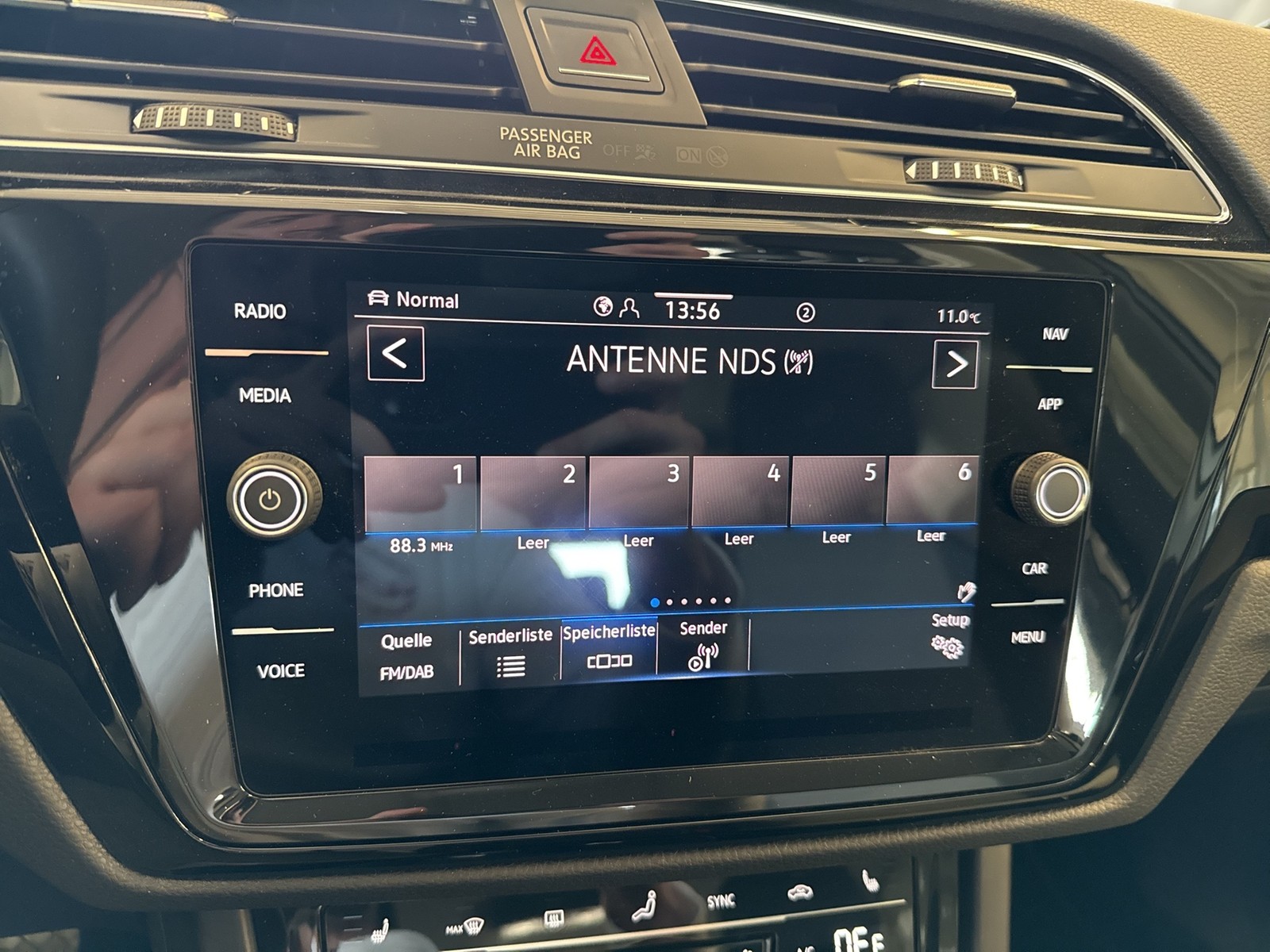 Volkswagen Touran 2.0 HIGHLINE AHK ACC LM17 NAVI LED