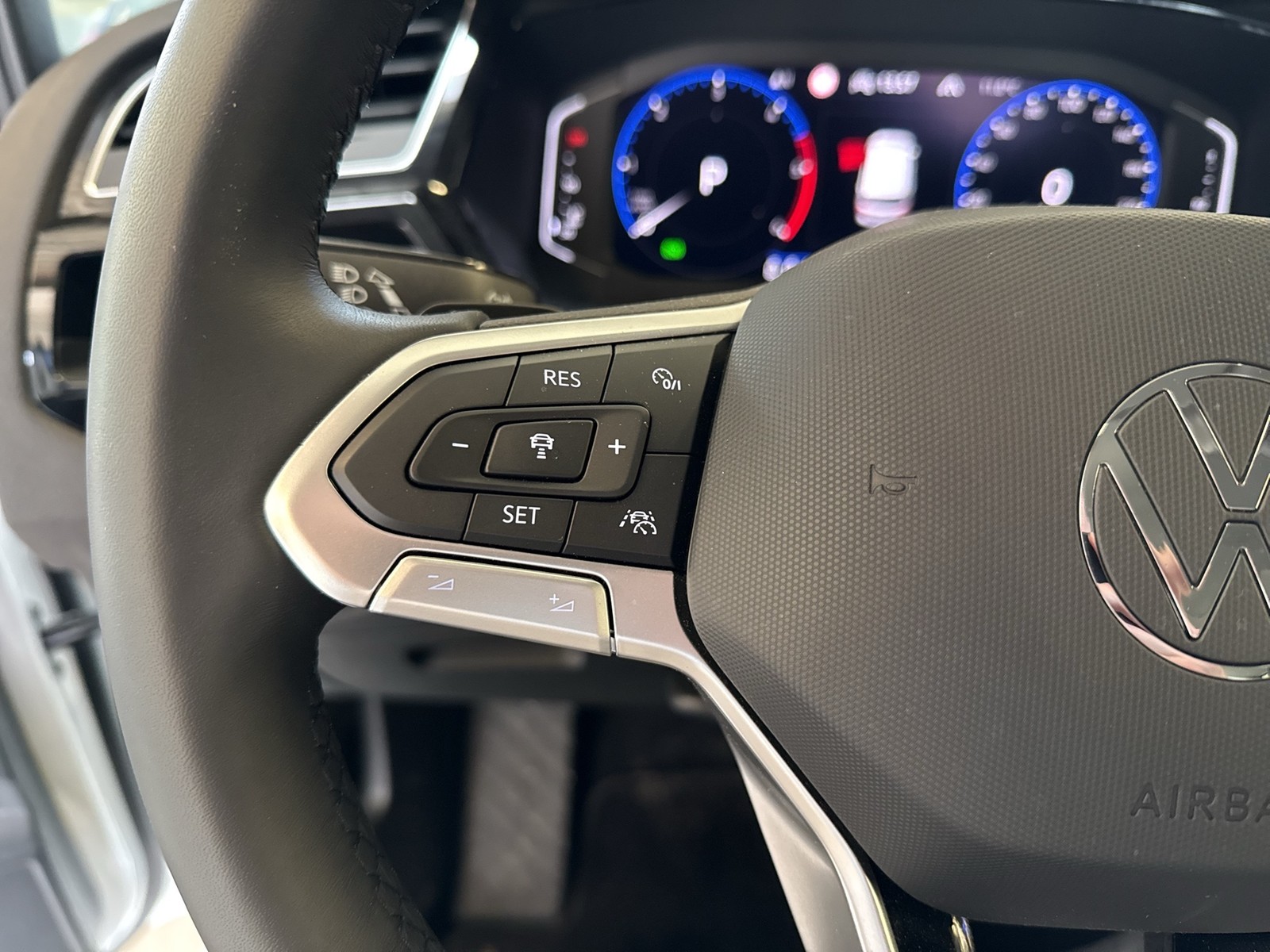 Volkswagen Touran 2.0 HIGHLINE AHK ACC LM17 NAVI LED