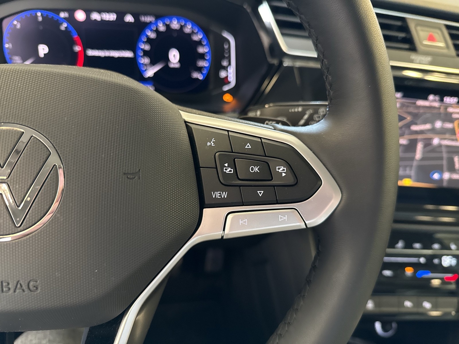 Volkswagen Touran 2.0 HIGHLINE AHK ACC LM17 NAVI LED