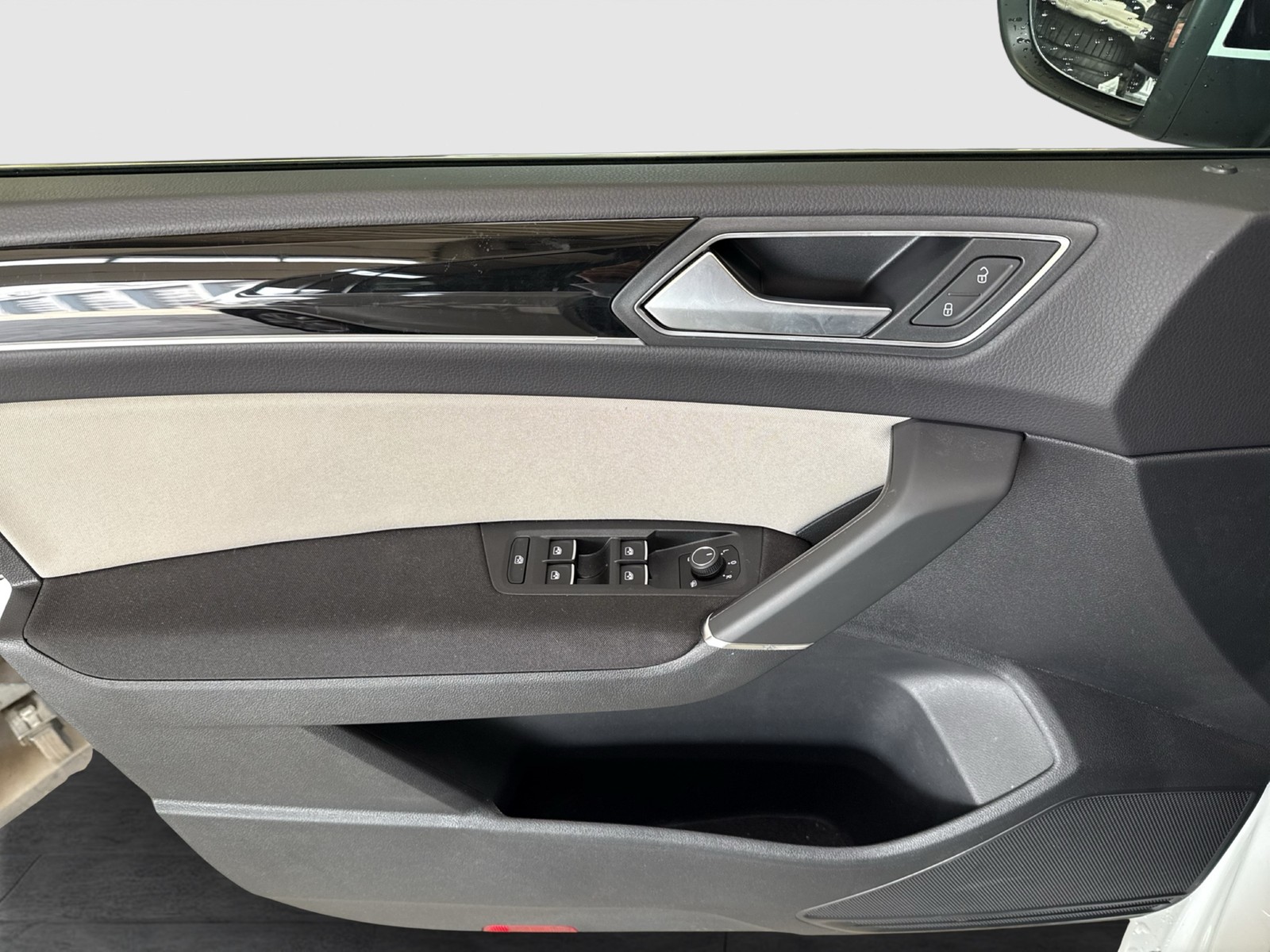 Volkswagen Touran 2.0 HIGHLINE AHK ACC LM17 NAVI LED