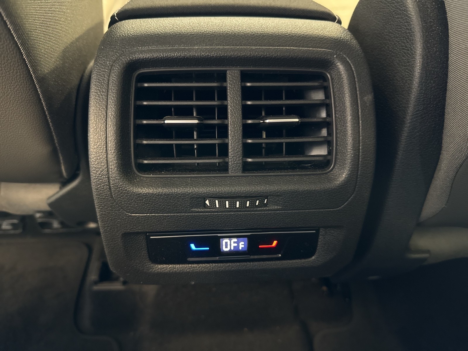 Volkswagen Touran 2.0 HIGHLINE AHK ACC LM17 NAVI LED