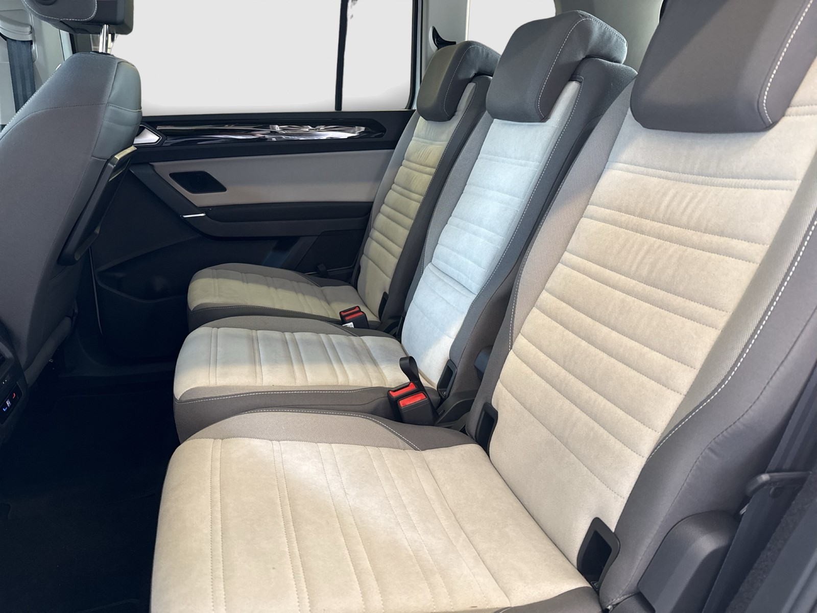 Volkswagen Touran 2.0 HIGHLINE AHK ACC LM17 NAVI LED