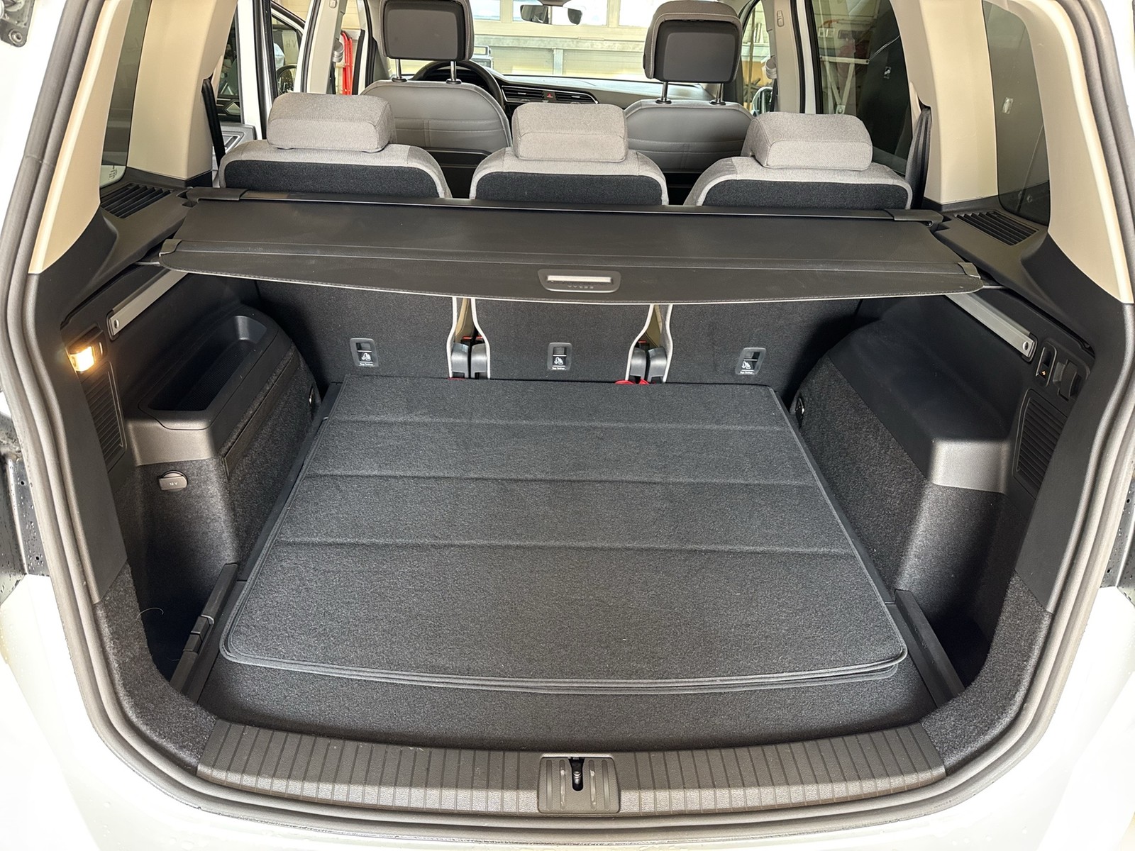 Volkswagen Touran 2.0 HIGHLINE AHK ACC LM17 NAVI LED