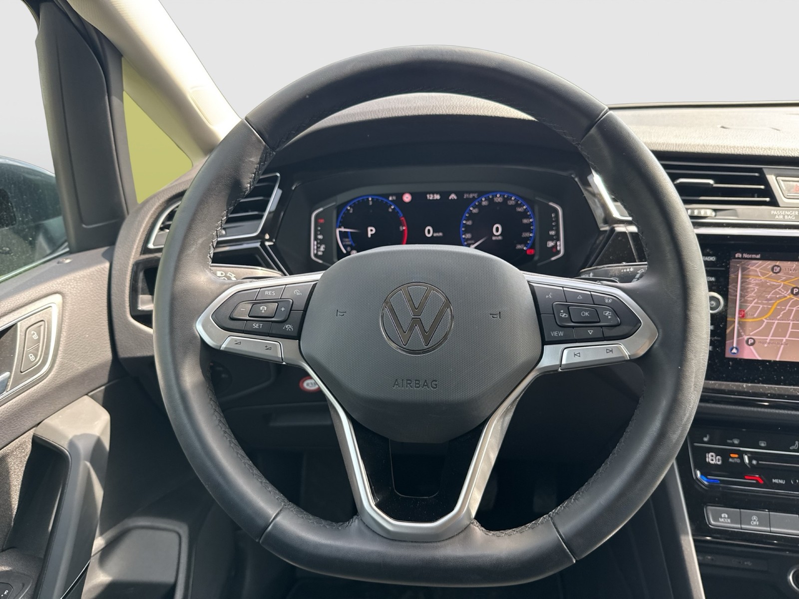 Volkswagen Touran 2.0 HIGHLINE AHK ACC LM17 NAVI SITZHZ LED