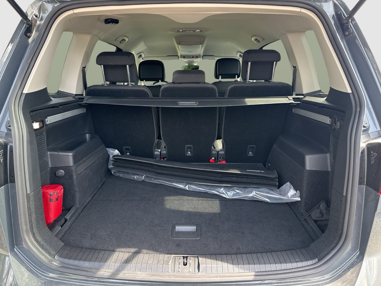Volkswagen Touran 2.0 HIGHLINE AHK ACC LM17 NAVI SITZHZ LED