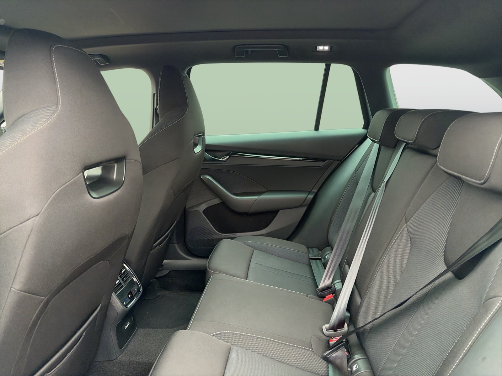 Skoda Octavia Combi 1.5 e-TEC SPORTLINE PANO LM18