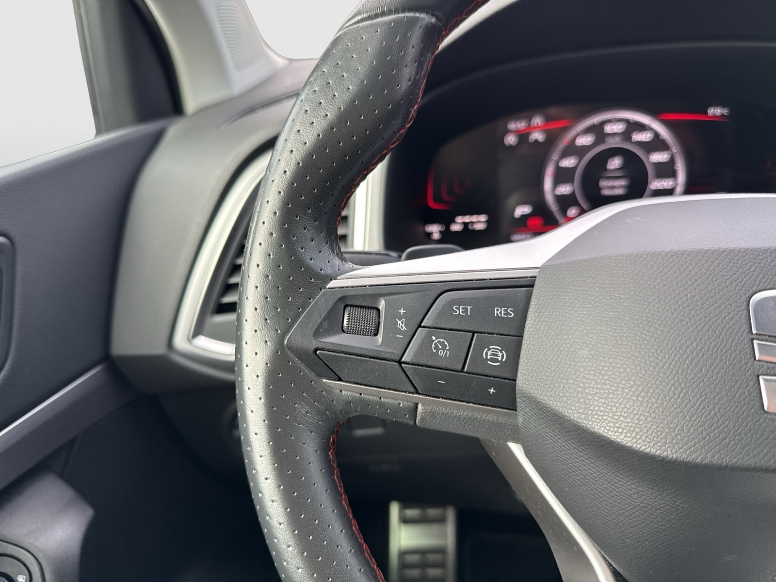 Seat Ateca 2.0 FR PANO ALU18 eKLAPPE NAVI KAMERA