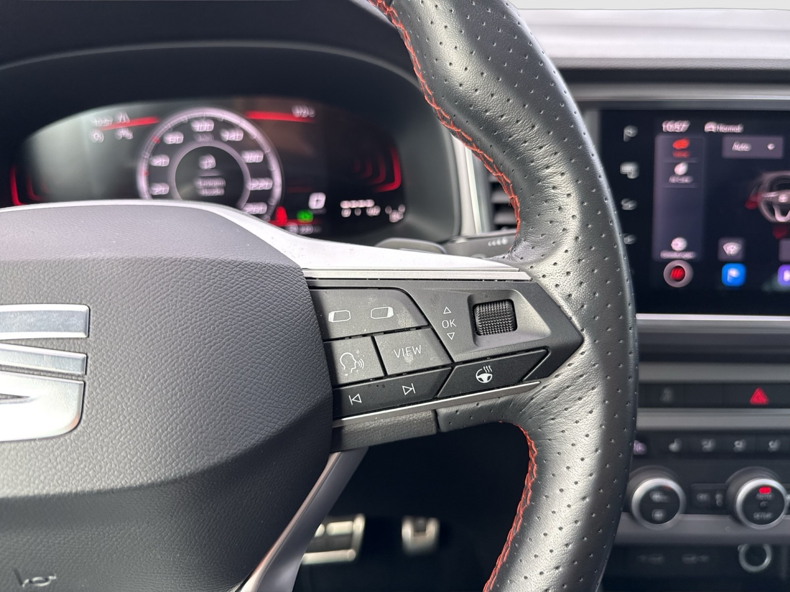 Seat Ateca 2.0 FR PANO ALU18 eKLAPPE NAVI KAMERA
