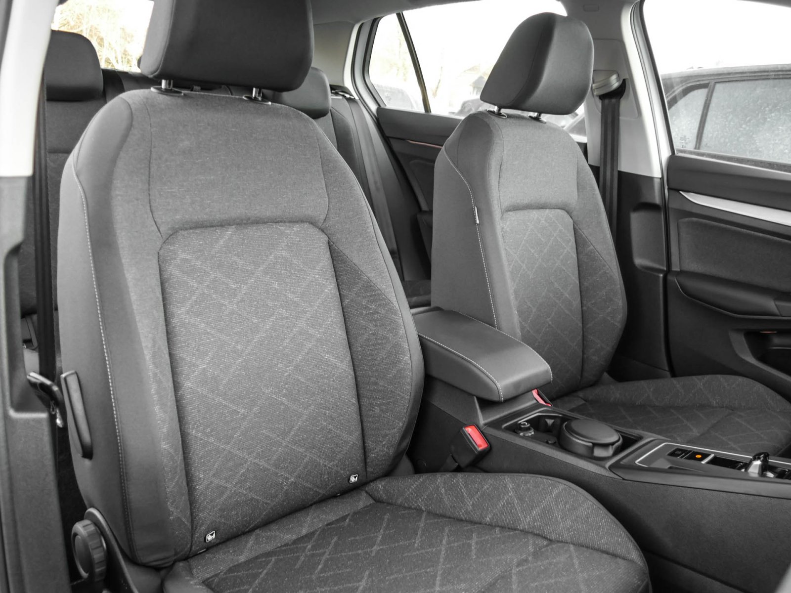 Volkswagen Golf VIII 2.0 LIFE ACC ALU LED NAVI SITZHEIZUNG