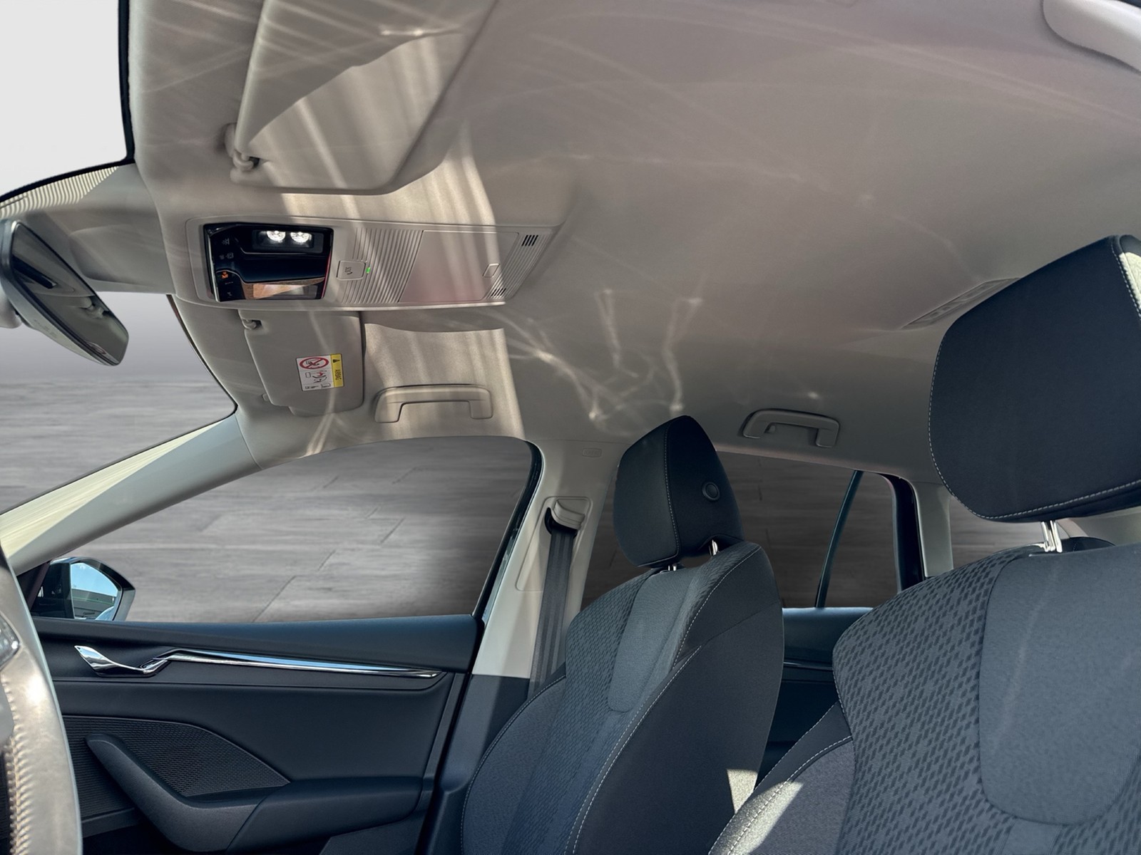 Skoda Octavia Combi 2.0 STYLE AHK NAVI LM17 CARPLAY