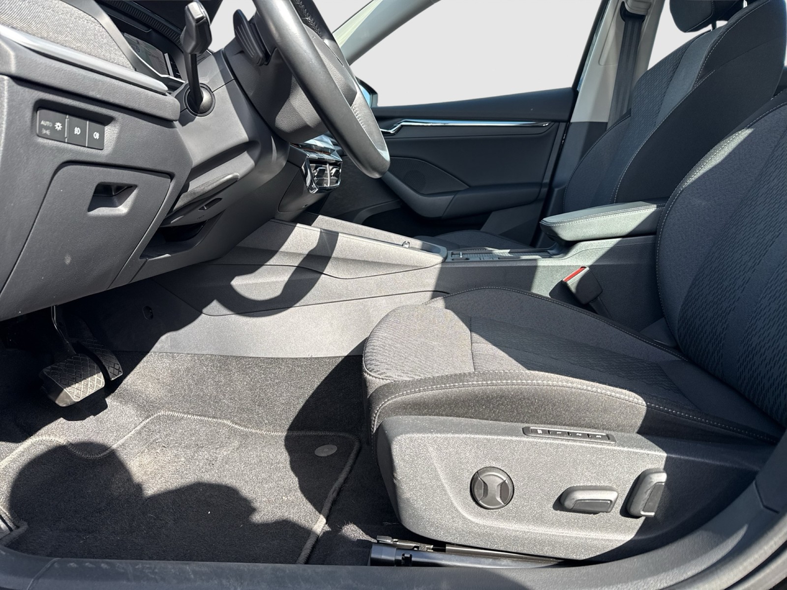 Skoda Octavia Combi 2.0 STYLE AHK NAVI LM17 CARPLAY