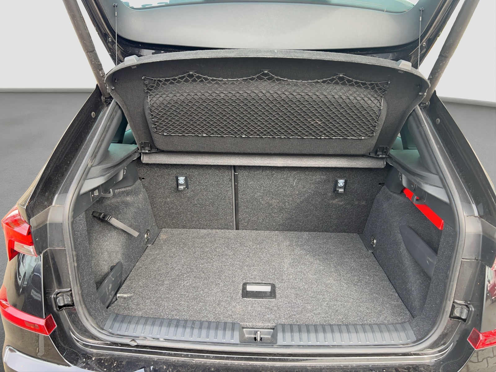 Skoda Kamiq 1.5 MONTE CARLO PANO AHK CAM ACC NAVI LM17