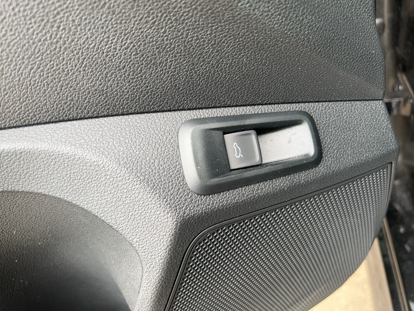 Skoda Kamiq 1.5 MONTE CARLO PANO AHK CAM ACC NAVI LM17