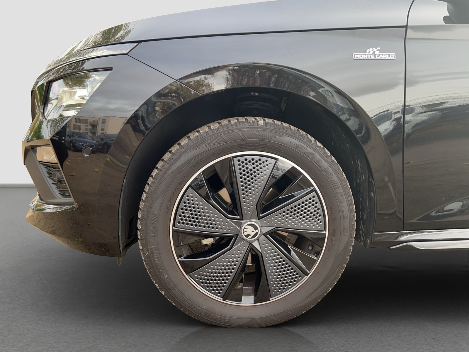 Skoda Kamiq 1.5 MONTE CARLO PANO AHK CAM ACC NAVI LM17