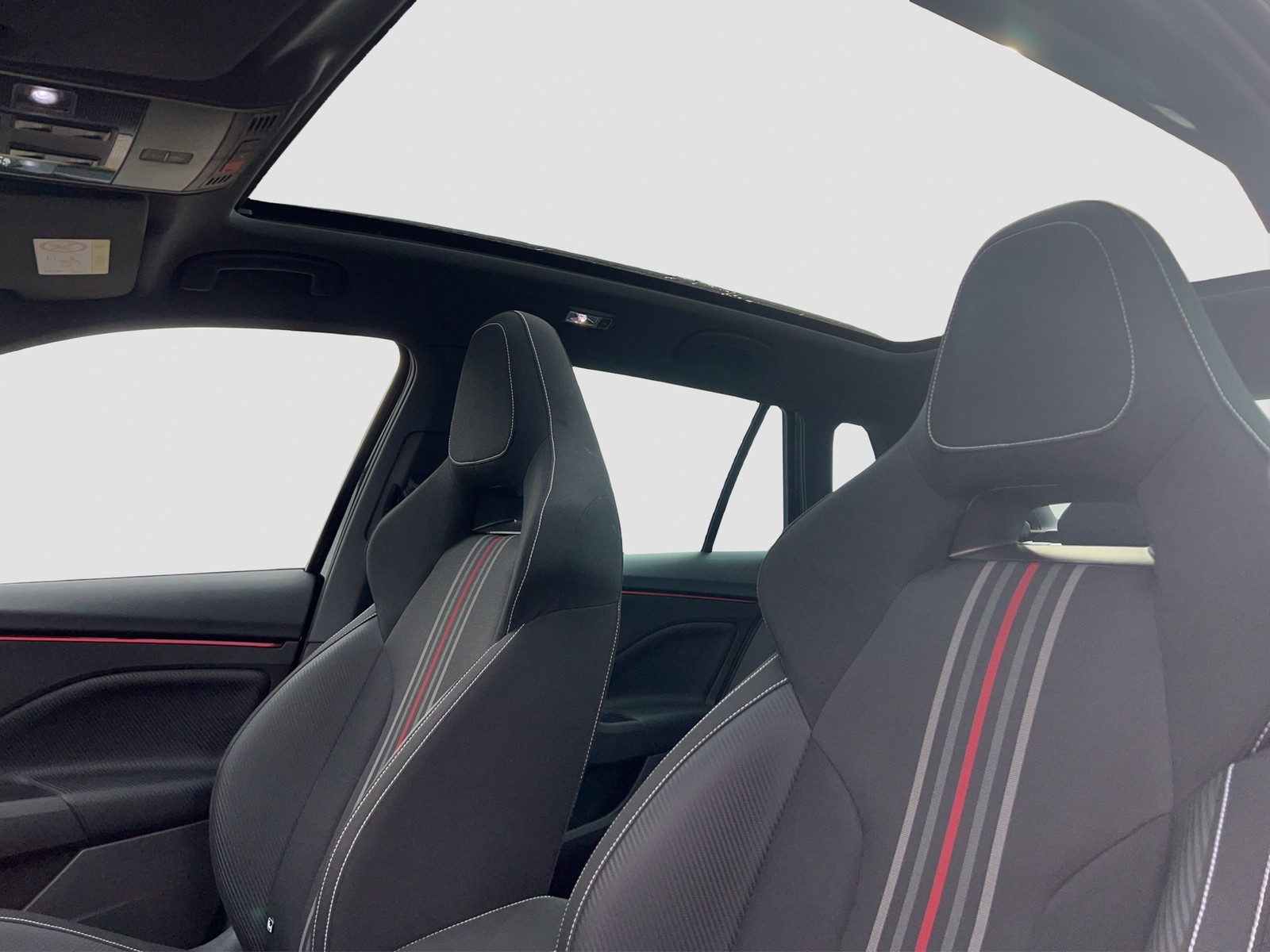 Skoda Kamiq 1.5 MONTE CARLO PANO AHK CAM ACC NAVI LM17