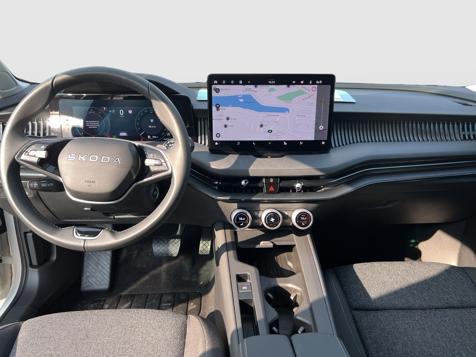 Skoda Superb Combi 1.5eTSI CAM ACC NAVI CARPLAY SITZHZ