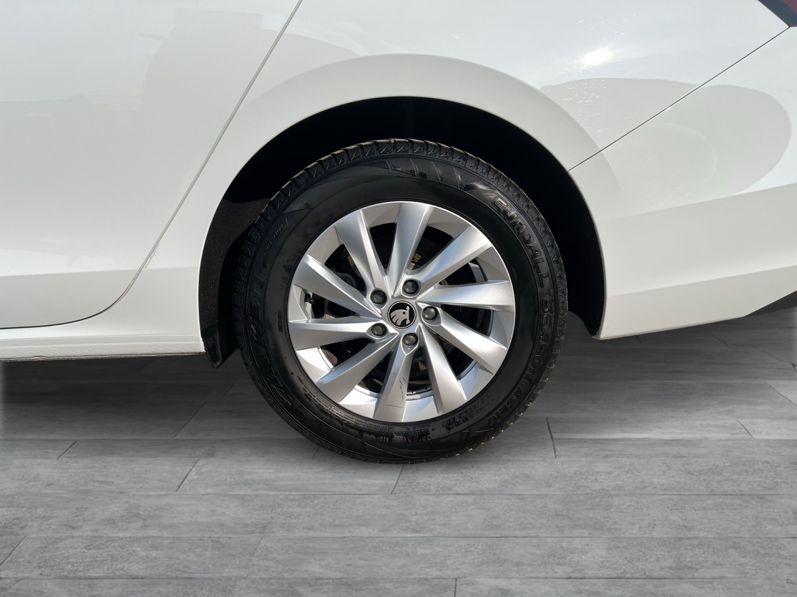 Skoda Superb Combi 1.5eTSI CAM ACC NAVI CARPLAY SITZHZ