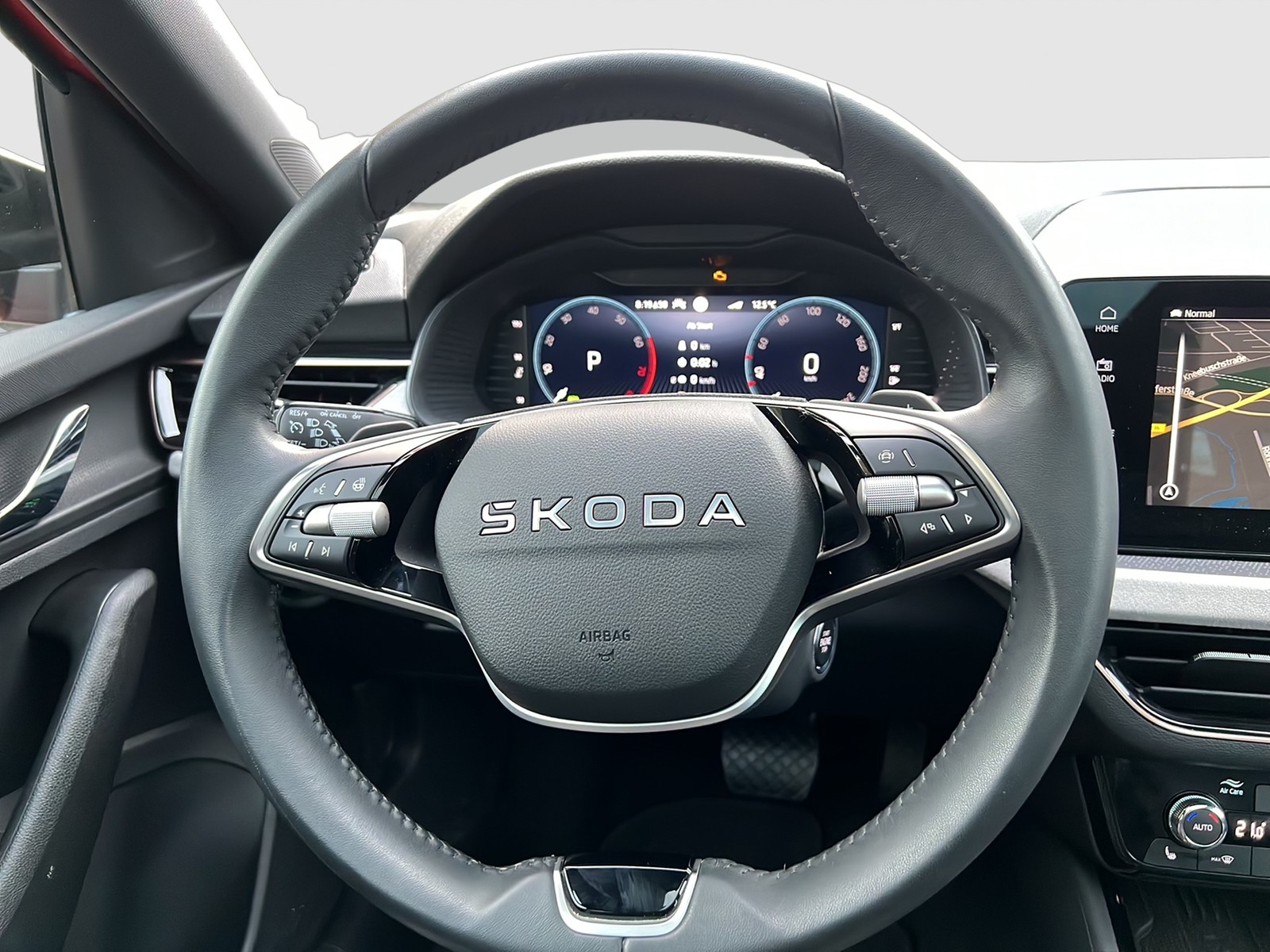 Skoda Scala 1.0 TOUR PANO CAM EKLAPPE NAVI LM17 SITZHZ