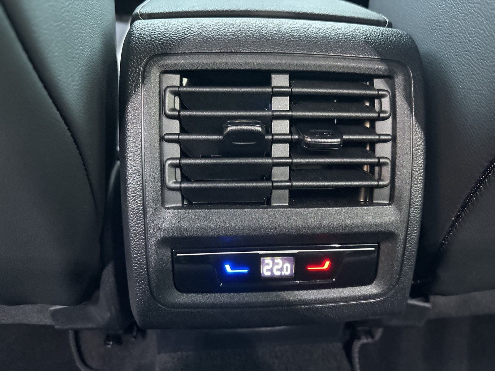 Volkswagen Golf VIII Variant R-LINE NAVI PANO KAMERA ALU18