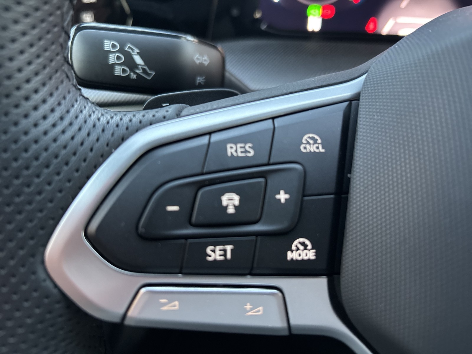 Volkswagen Golf VIII Variant R-LINE NAVI PANO KAMERA ALU18