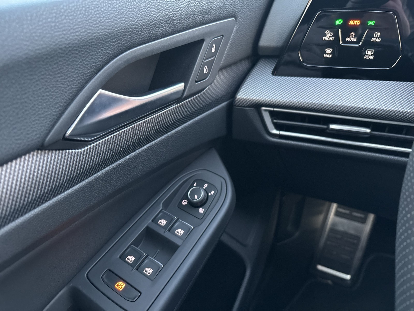 Volkswagen Golf VIII Variant R-LINE NAVI PANO KAMERA ALU18