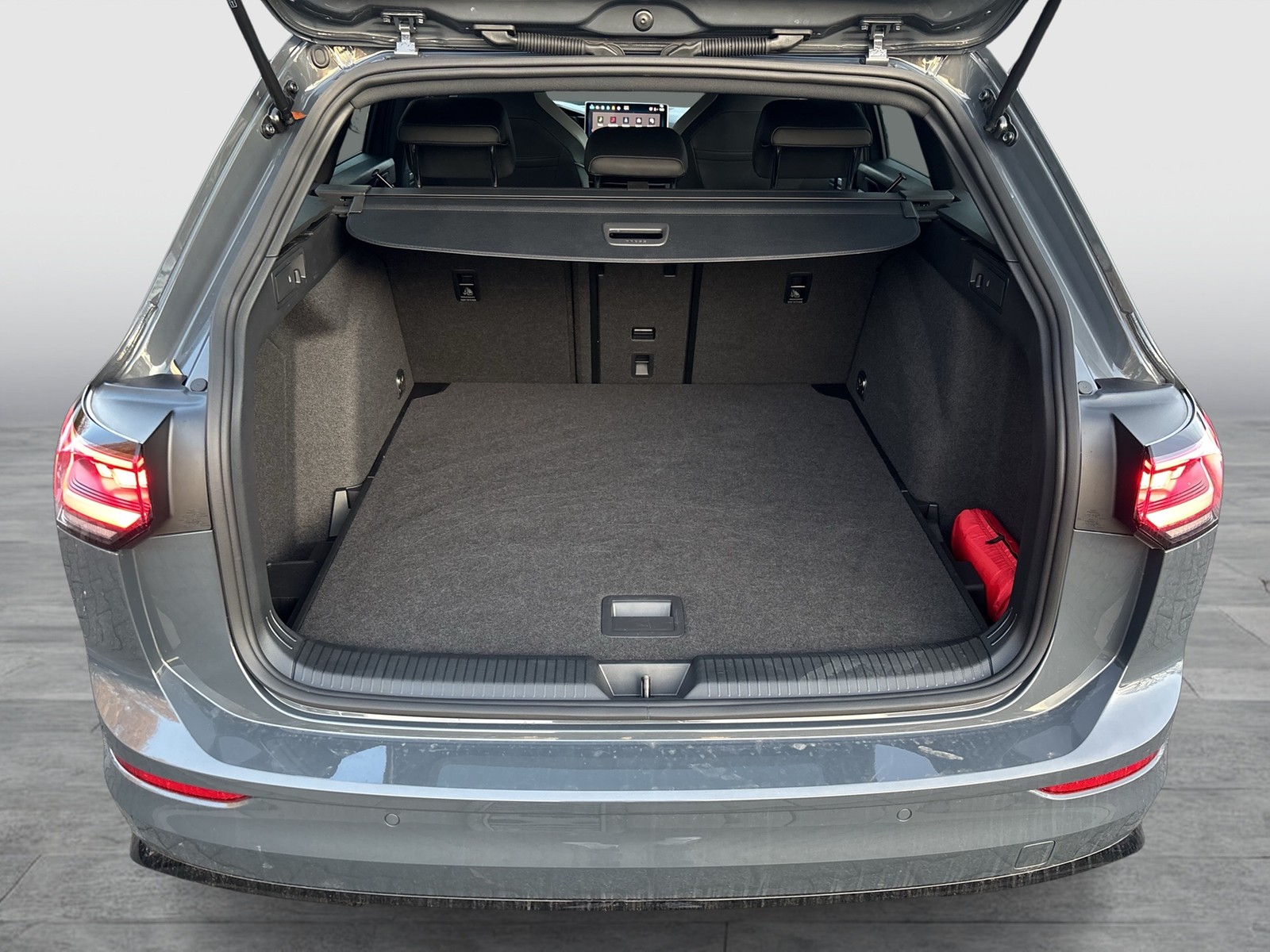 Volkswagen Golf VIII Variant R-LINE NAVI PANO KAMERA ALU18