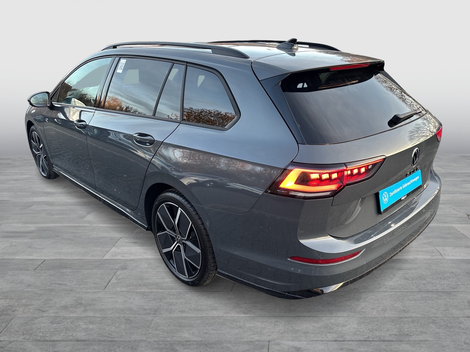 Volkswagen Golf VIII Variant R-LINE NAVI PANO KAMERA ALU18