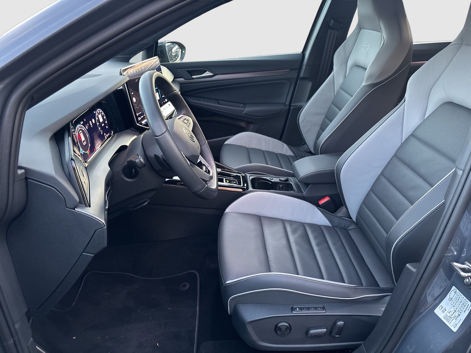 Volkswagen Golf VIII Variant R-LINE NAVI PANO KAMERA ALU18