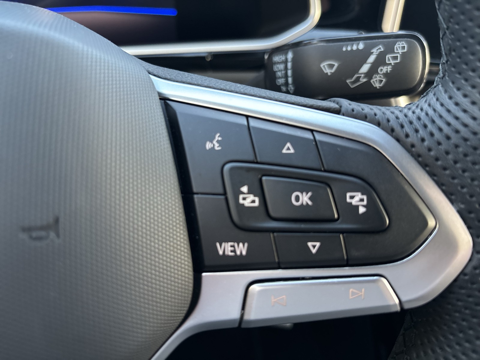 Volkswagen T-Roc 1.0 R-LINE KAMERA ACC LED+ SITZHEIZUNG NAVI