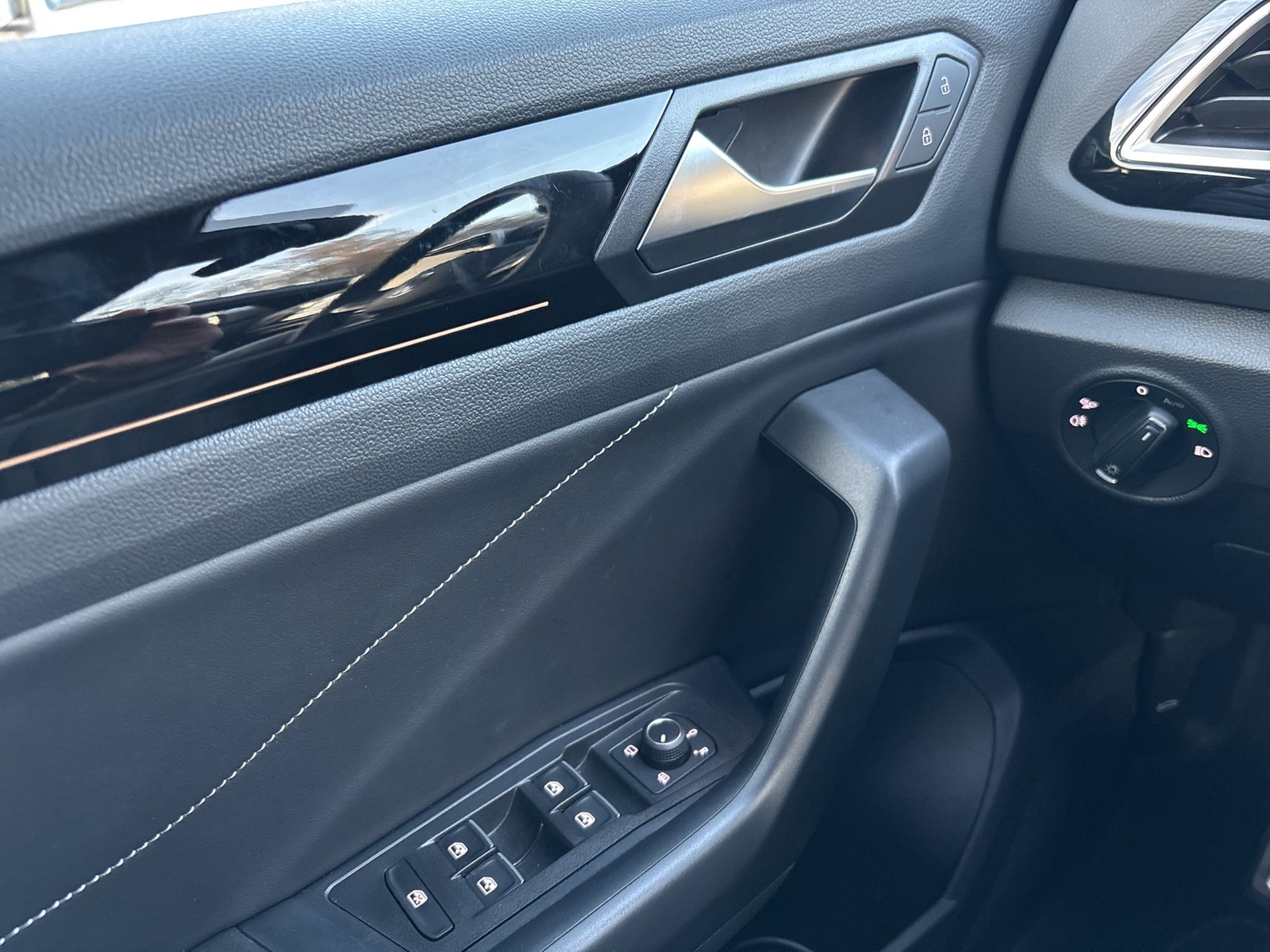 Volkswagen T-Roc 1.0 R-LINE KAMERA ACC LED+ SITZHEIZUNG NAVI