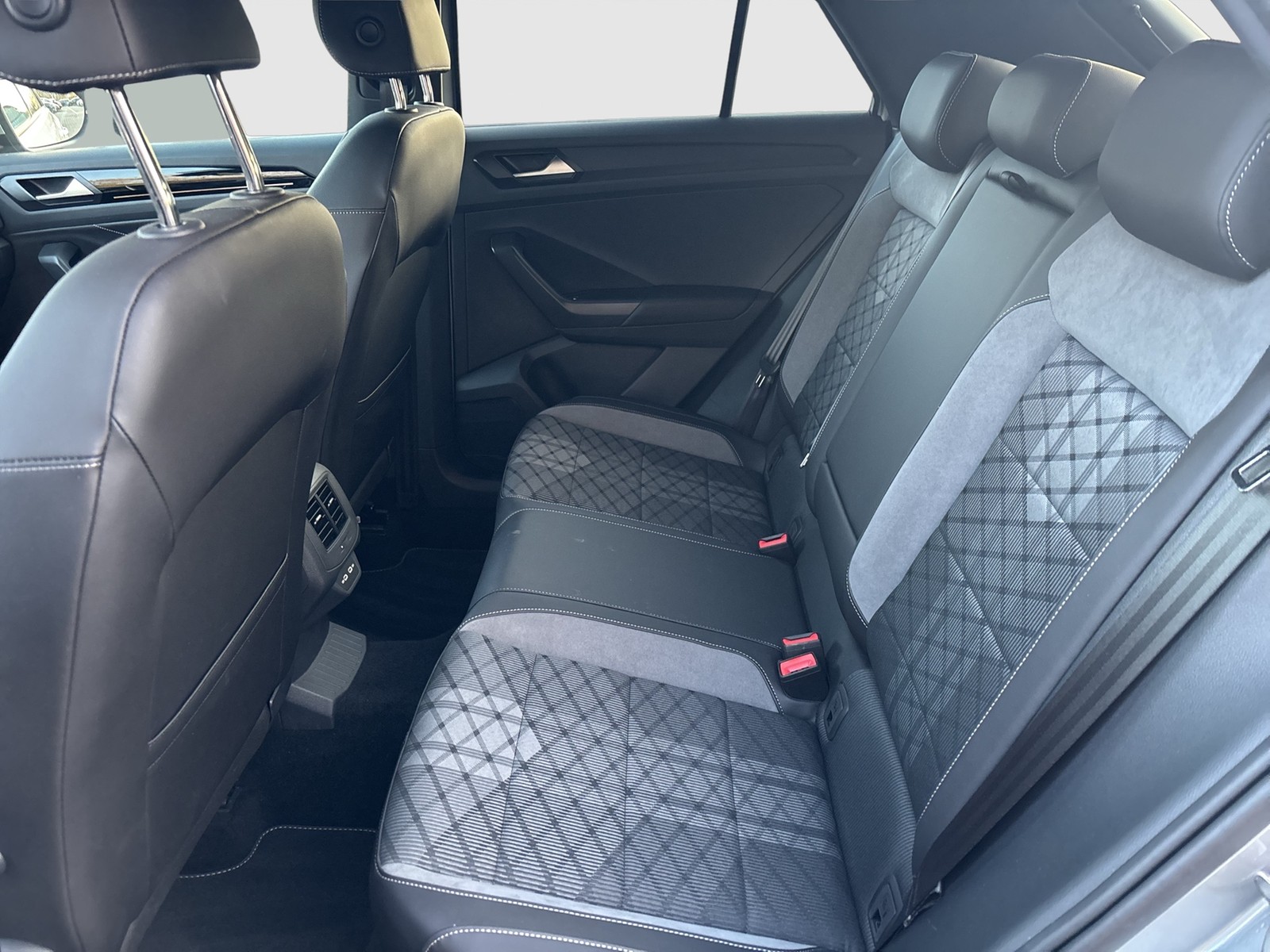 Volkswagen T-Roc 1.0 R-LINE KAMERA ACC LED+ SITZHEIZUNG NAVI