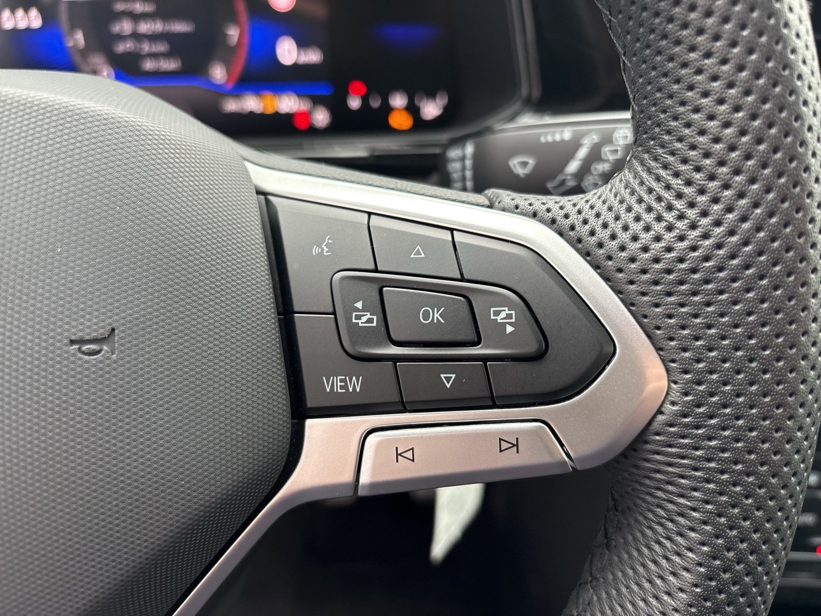 Volkswagen T-Roc 1.0 R-LINE BLACK STYLE ACC LED+ ALU18 NAVI