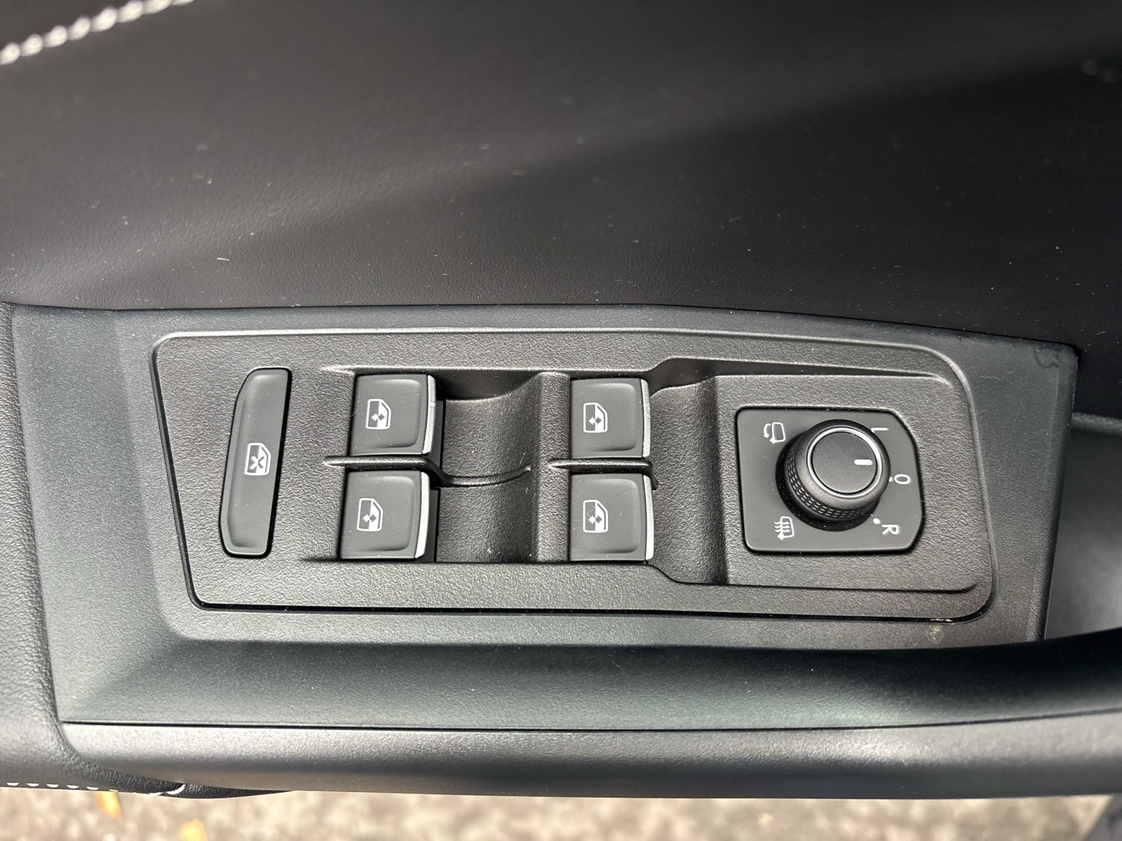 Volkswagen T-Roc 1.0 R-LINE BLACK STYLE ACC LED+ ALU18 NAVI