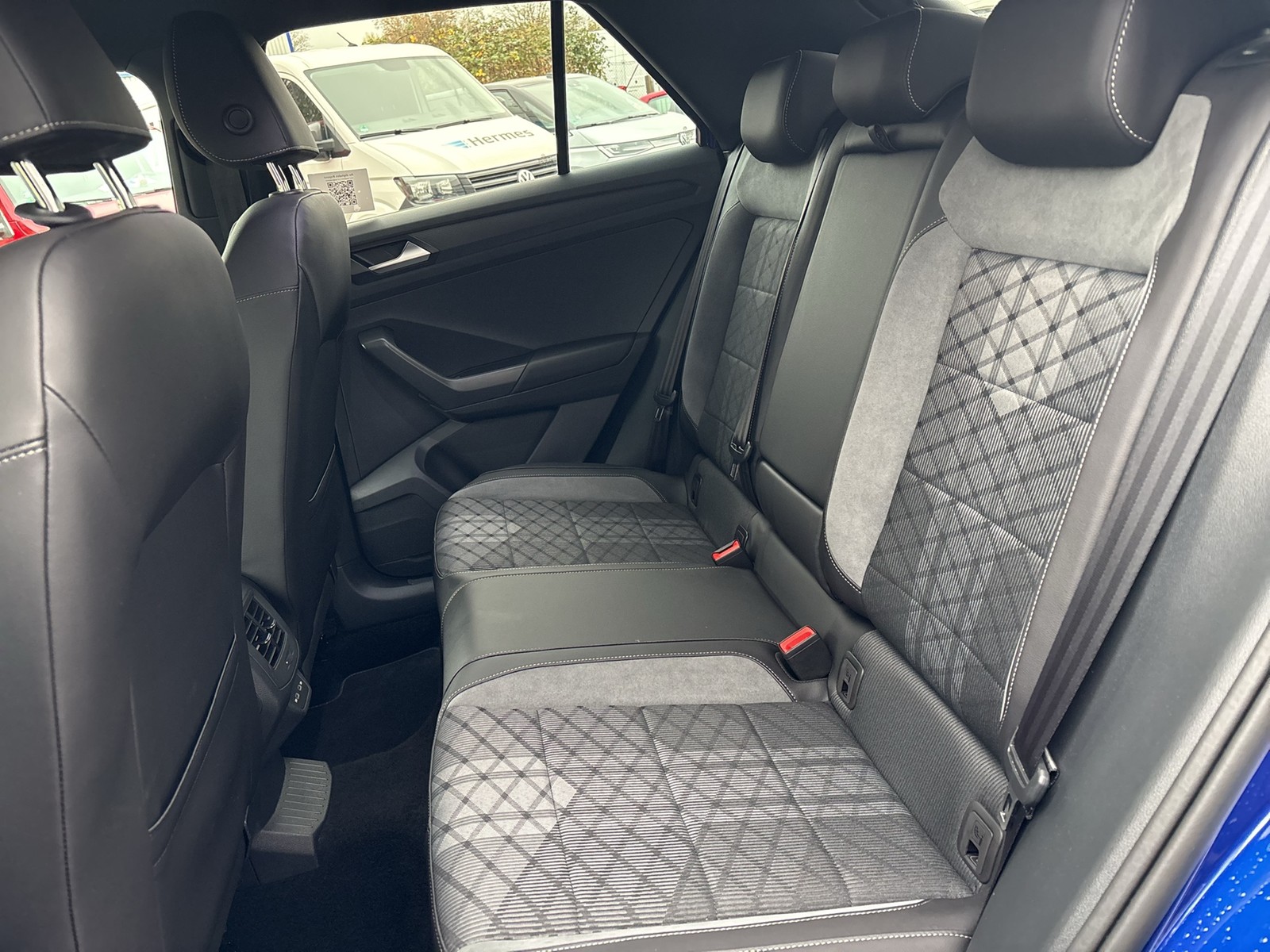 Volkswagen T-Roc 1.0 R-LINE BLACK STYLE ACC LED+ ALU18 NAVI