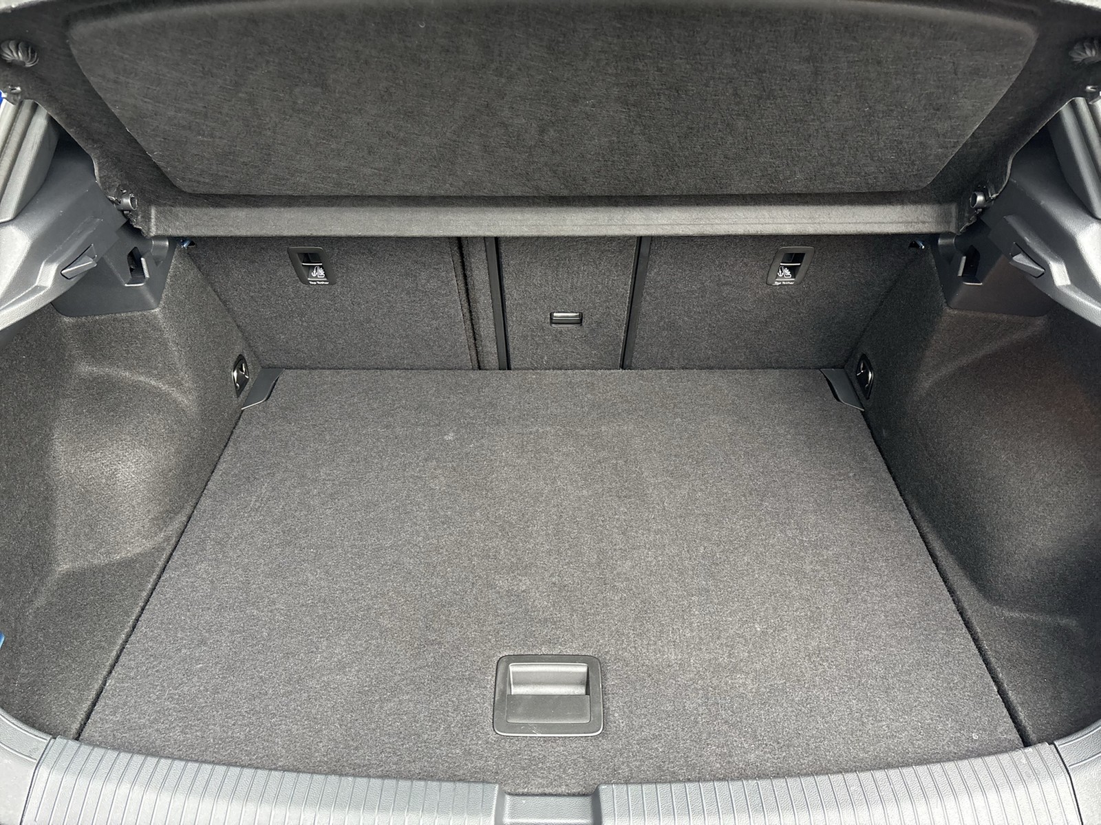 Volkswagen T-Roc 1.0 R-LINE BLACK STYLE ACC LED+ ALU18 NAVI