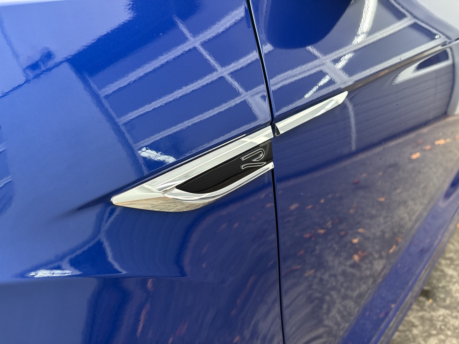 Volkswagen T-Roc 1.0 R-LINE BLACK STYLE ACC LED+ ALU18 NAVI