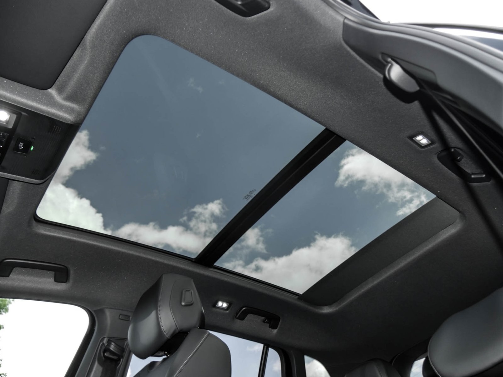 Volkswagen Tiguan 2.0 R-LINE 4X4 NEUESMODELL LEDER PANO 20Z