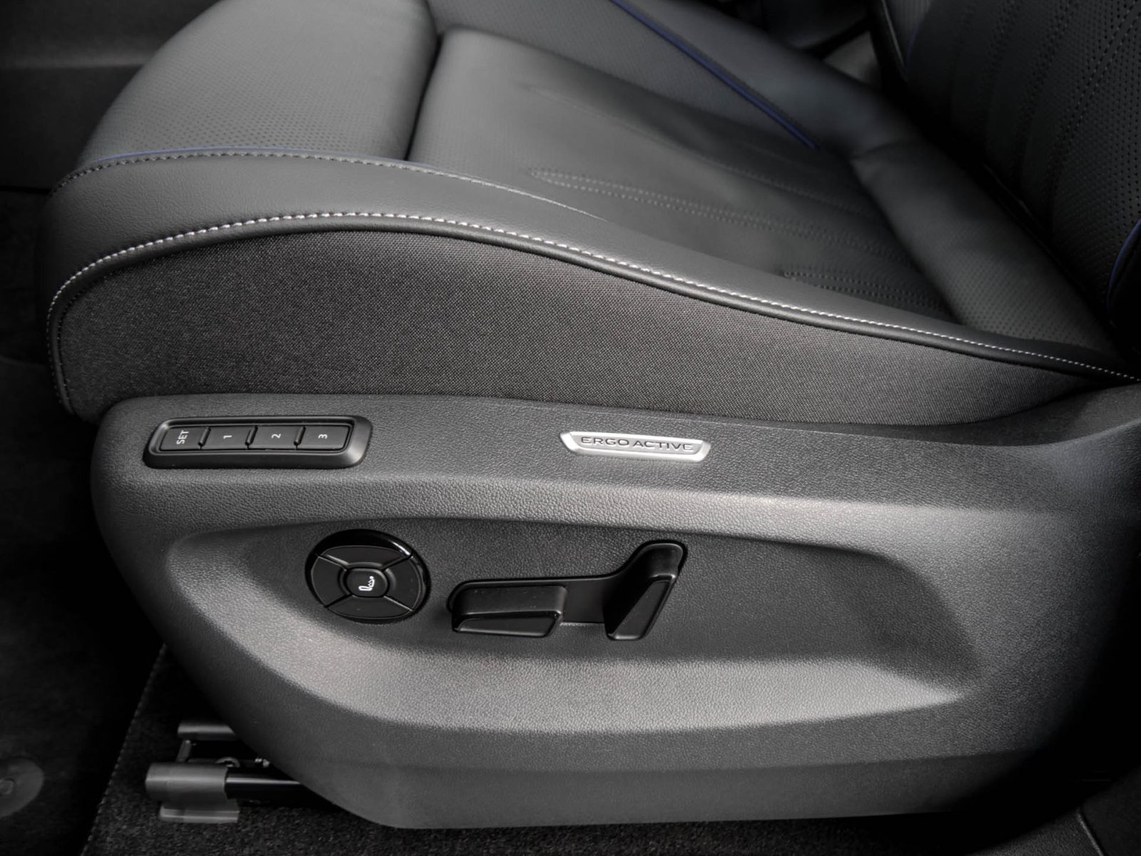 Volkswagen Tiguan 2.0 R-LINE 4X4 NEUESMODELL LEDER PANO 20Z