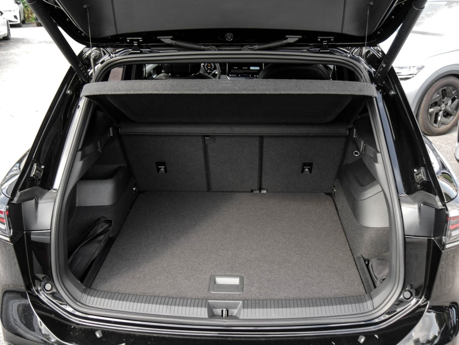 Volkswagen Tiguan 2.0 R-LINE 4X4 NEUESMODELL LEDER PANO 20Z