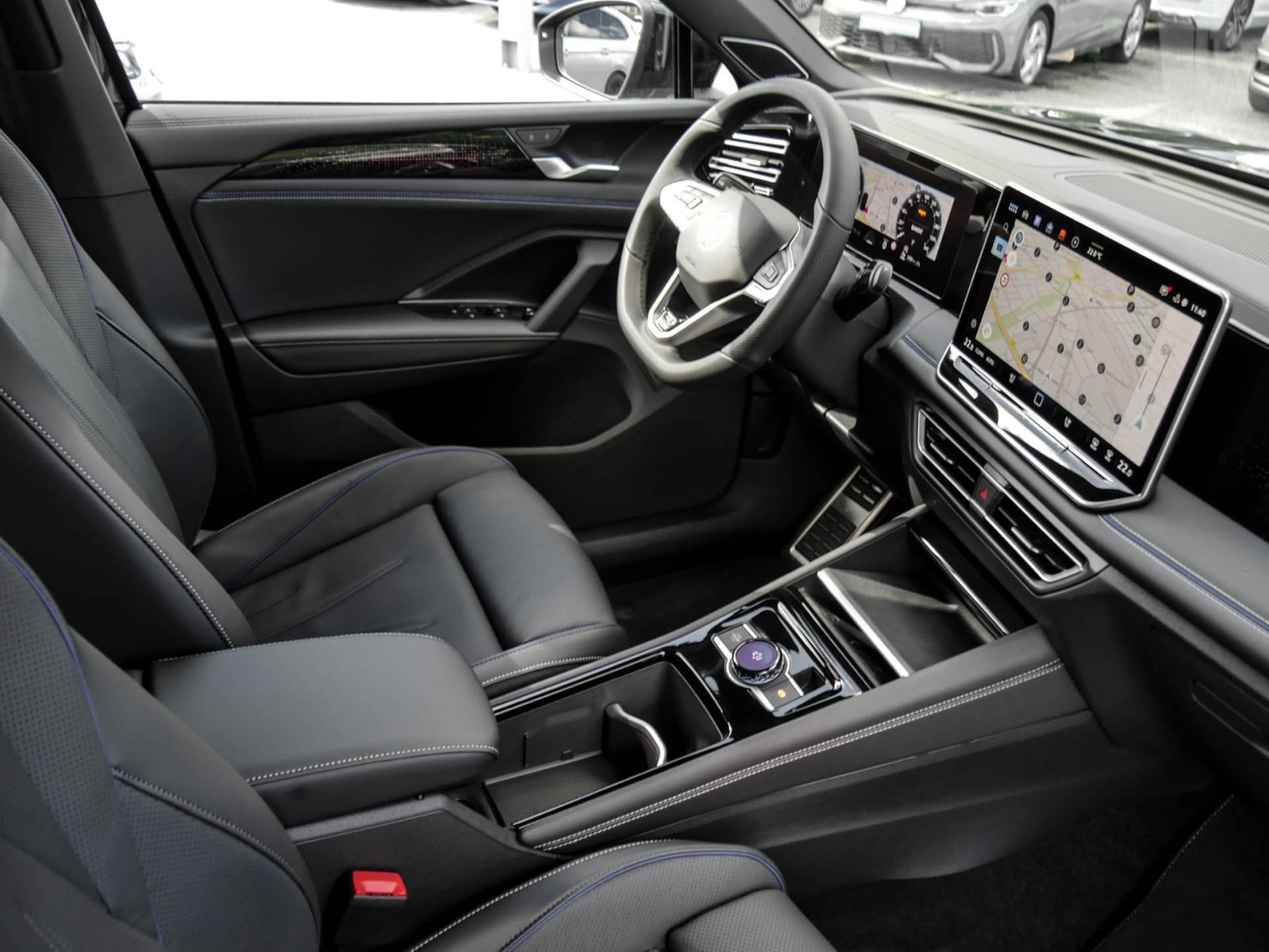 Volkswagen Tiguan 2.0 R-LINE 4X4 NEUESMODELL LEDER PANO 20Z