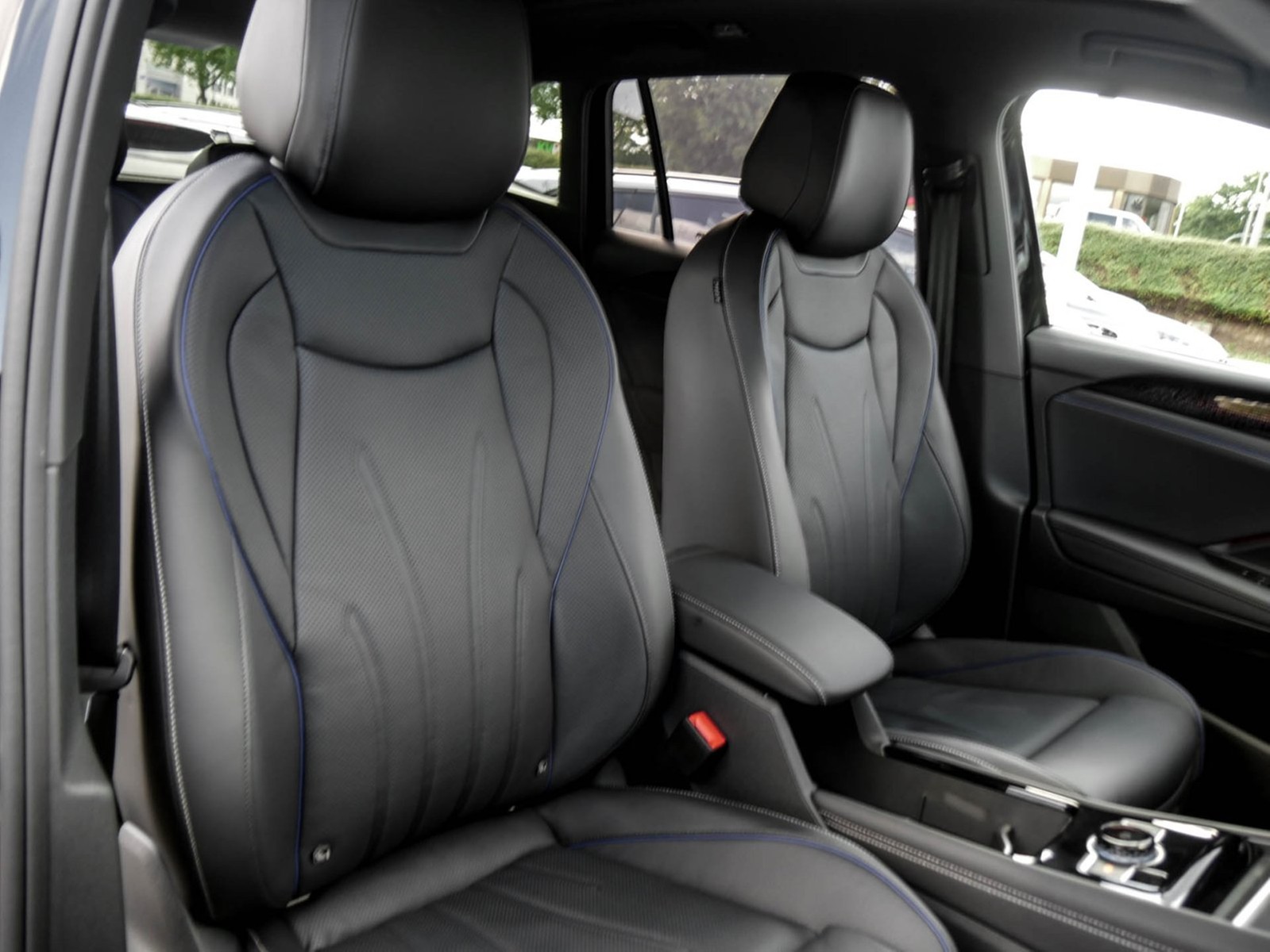 Volkswagen Tiguan 2.0 R-LINE 4X4 NEUESMODELL LEDER PANO 20Z