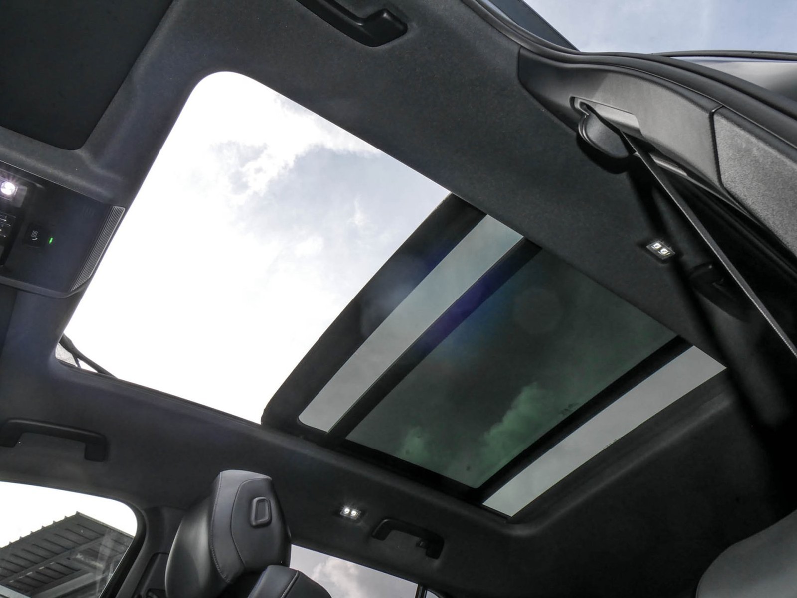 Volkswagen Tiguan 2.0 R-LINE 4X4 NEUESMODELL LEDER PANO 20Z