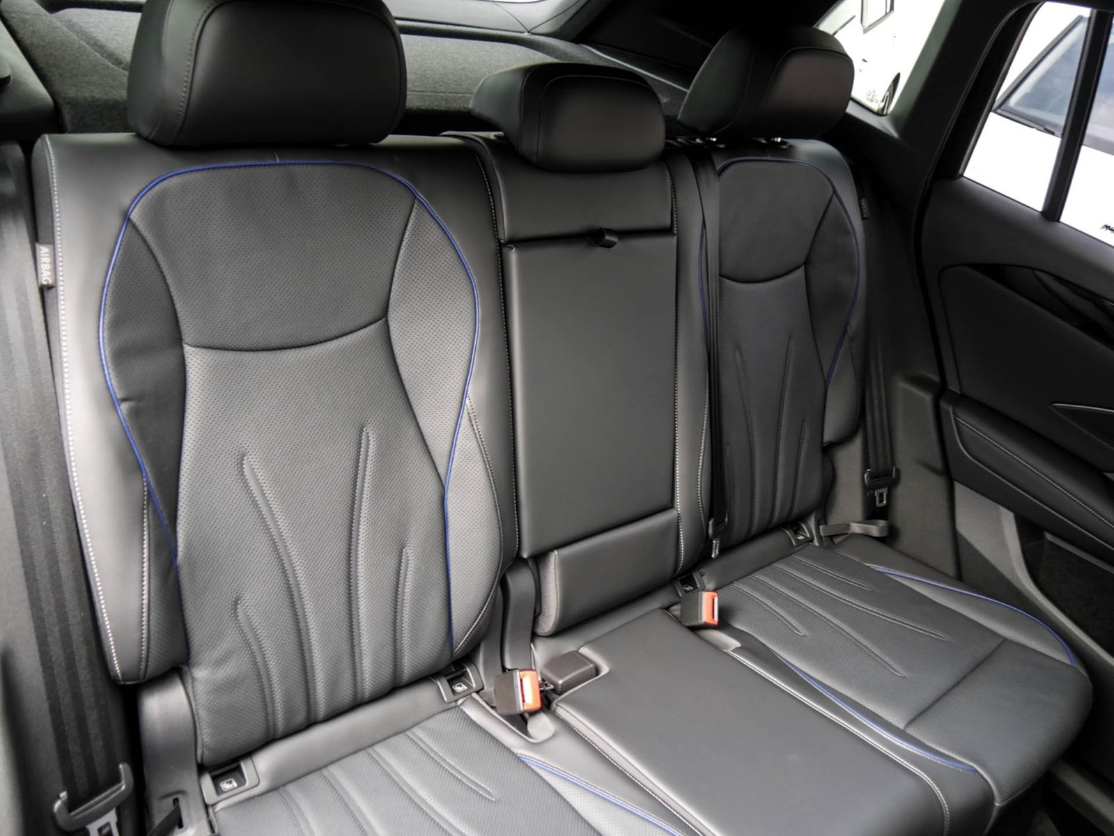 Volkswagen Tiguan 2.0 R-LINE 4X4 NEUESMODELL LEDER PANO 20Z